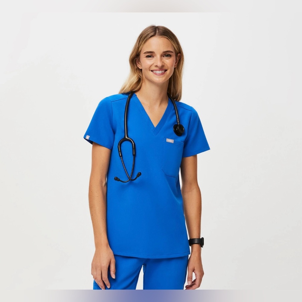 FIGS CATARINA ONE-POCKET SCRUB TOP in Royal Blue size L